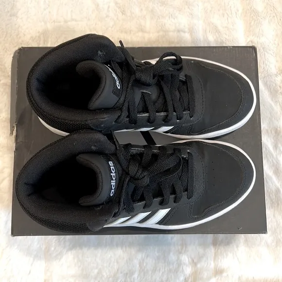🏀 Adidas Hoops Mid 2.0 K Unisex Basketball Sneakers in Size 4