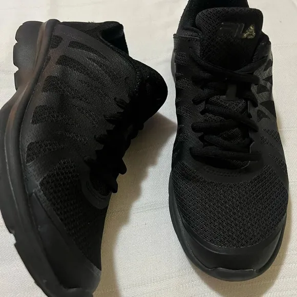 🖤 Fila Memory Foam Finition Sneakers🖤