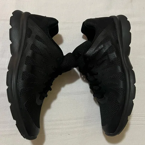 🖤 Fila Memory Foam Finition Sneakers🖤