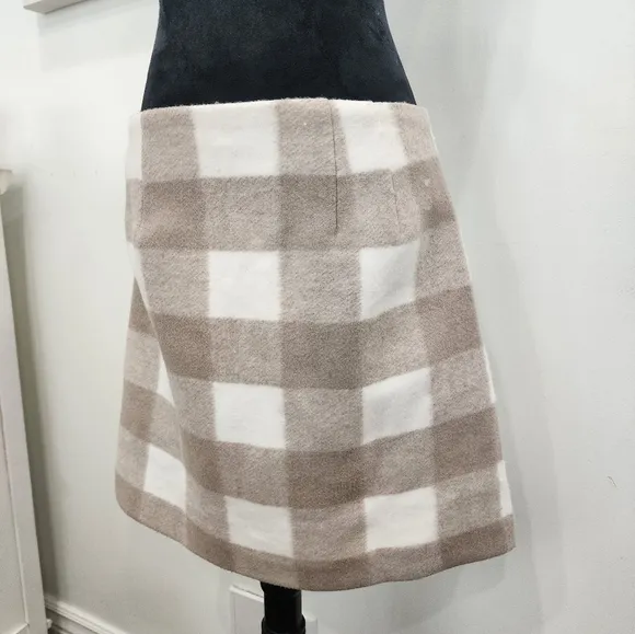 [ LOFT] WOMEN'S SIZE 10,  tan and white plaid wool skirt.
