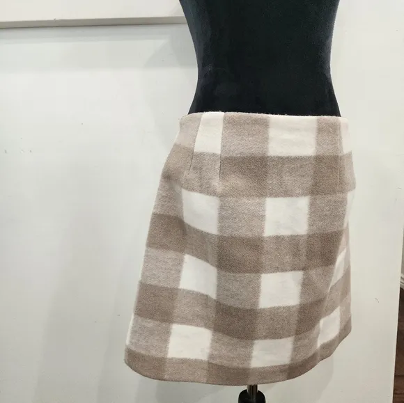 [ LOFT] WOMEN'S SIZE 10,  tan and white plaid wool skirt.