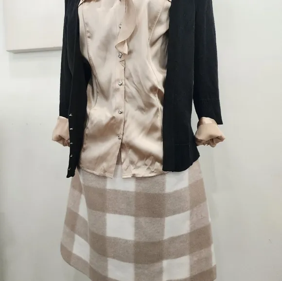 [ LOFT] WOMEN'S SIZE 10,  tan and white plaid wool skirt.
