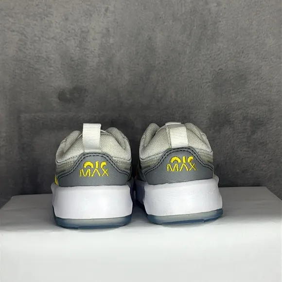 🔥🔥🔥 Nike Air Max Motif Size: 5C🔥🔥🔥