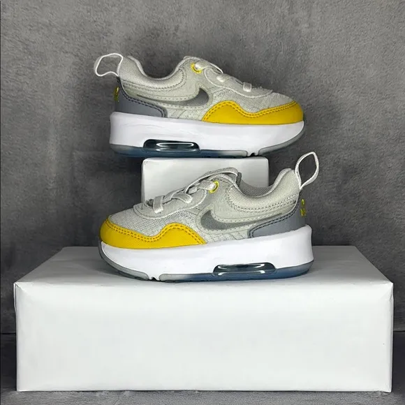 🔥🔥🔥 Nike Air Max Motif Size: 5C🔥🔥🔥