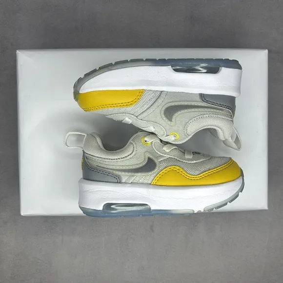 🔥🔥🔥 Nike Air Max Motif Size: 5C🔥🔥🔥