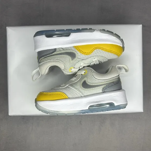 🔥🔥🔥 Nike Air Max Motif Size: 5C🔥🔥🔥
