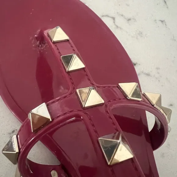 - Valentino Garavani PVC Jelly Rockstud Caged Flat Thong Sandals 35 Blossom