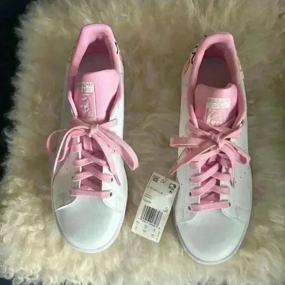 - Women addidas sneakers