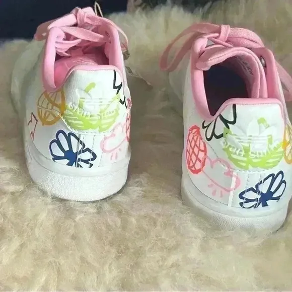 - Women addidas sneakers