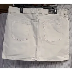 2 New GAP Denim Women’s White 5 pocket  Denim Skirt Sz. 14/32 -16/33