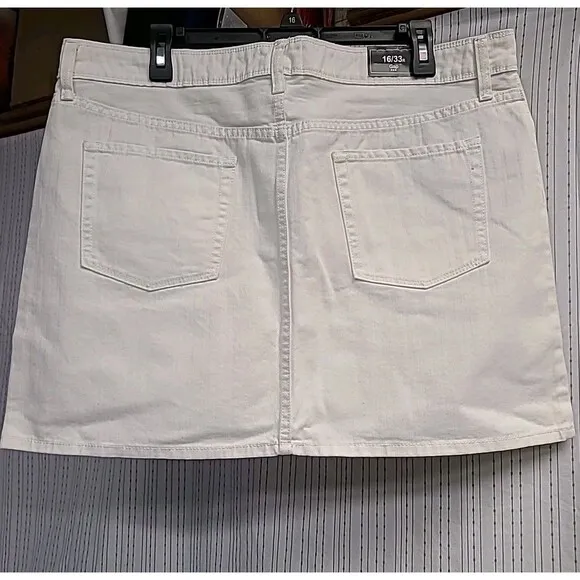 2 New GAP Denim Women’s White 5 pocket  Denim Skirt Sz. 14/32 -16/33
