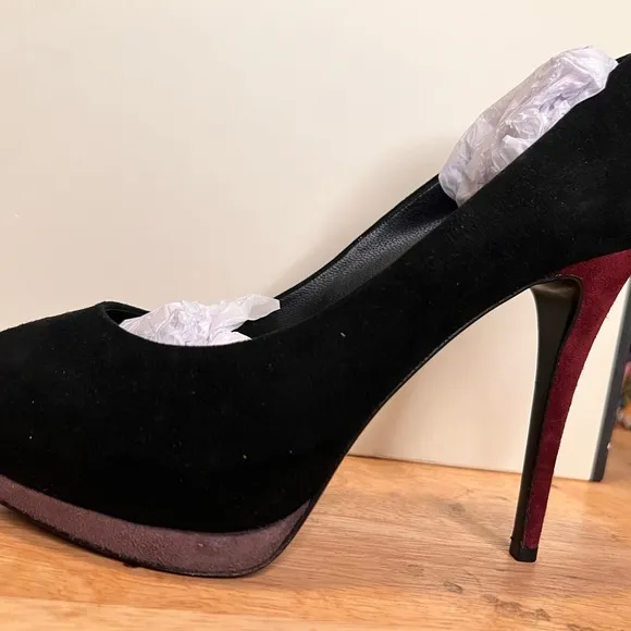 3143:  GIUSEPPE ZANOTTI MSRP $1380 PREOWNED HEELS 37/7