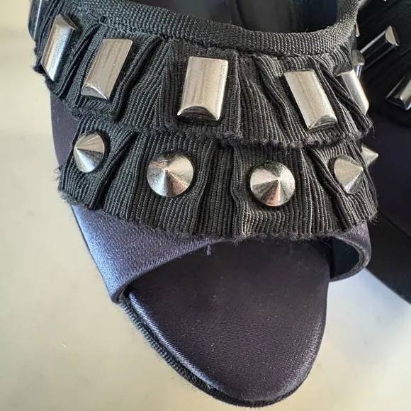 $395 TORY BURCH Satin Peep Toe Heels Platform Shoes Navy Black Ruffle Studs 10M