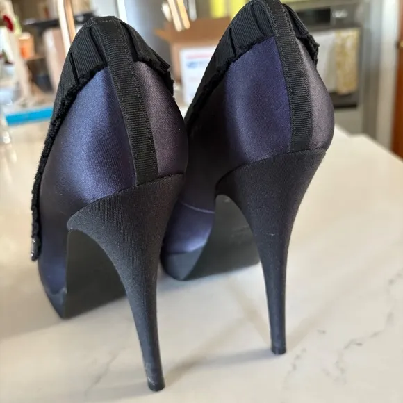 $395 TORY BURCH Satin Peep Toe Heels Platform Shoes Navy Black Ruffle Studs 10M