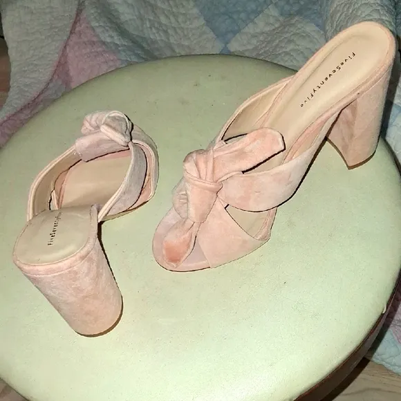 575's Collection Mint Pink Suede Women's Heels