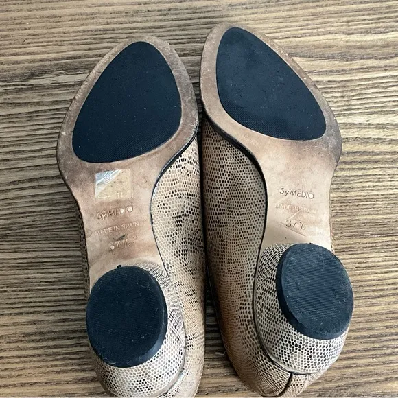 5YMedio Tan Textured Leather Flats