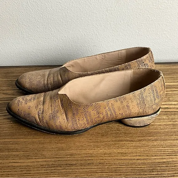 5YMedio Tan Textured Leather Flats