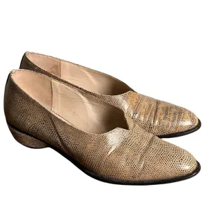 5YMedio Tan Textured Leather Flats