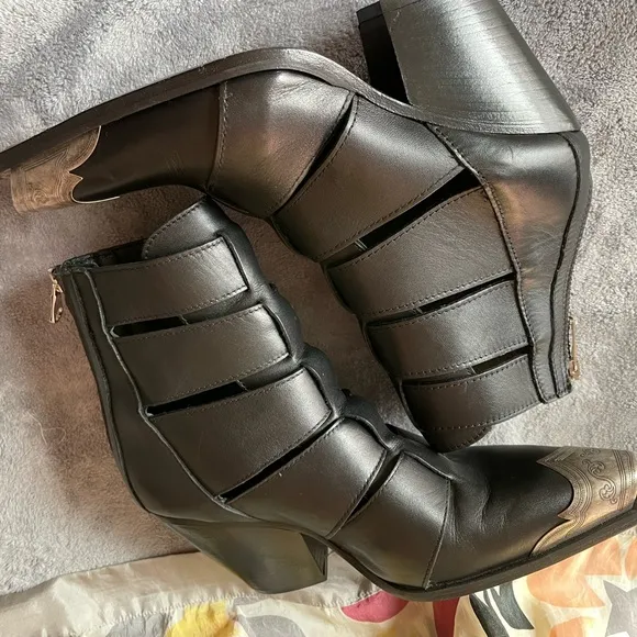 71/2 Free people ,Elegant Black Leather Women's Boots
