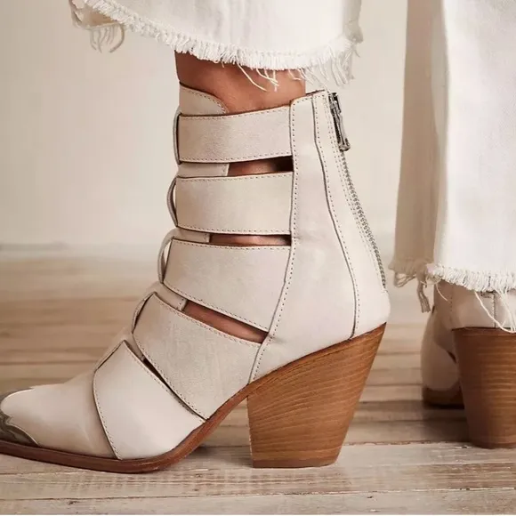 71/2 Free people ,Elegant Black Leather Women's Boots