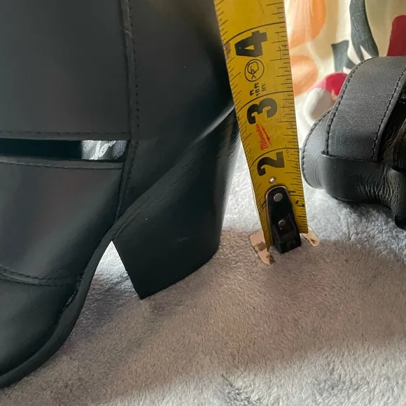71/2 Free people ,Elegant Black Leather Women's Boots