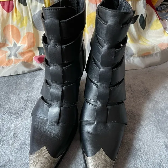 71/2 Free people ,Elegant Black Leather Women's Boots