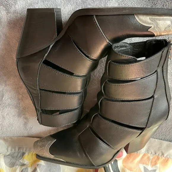 71/2 Free people ,Elegant Black Leather Women's Boots