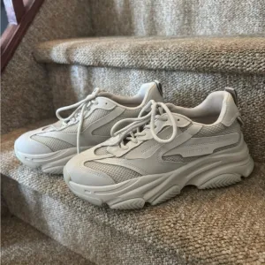 9.5 Steve Madden posess sneakers