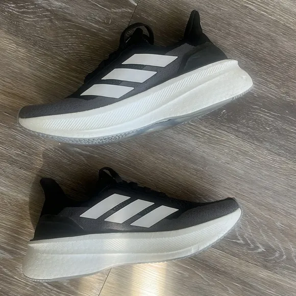 Addidas ultraboost 5.0 light boost men’s size 6 or women’s size 7.5 sneakers
