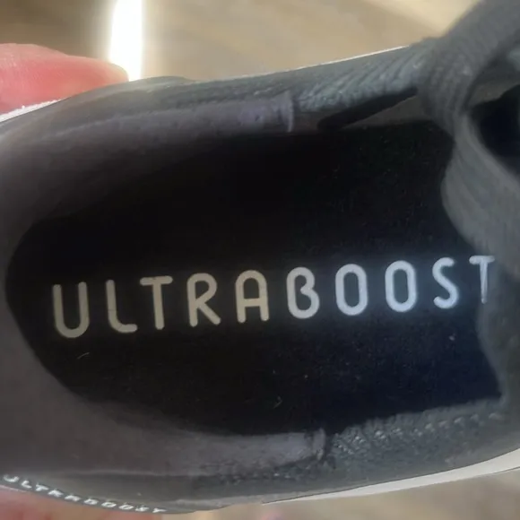 Addidas ultraboost 5.0 light boost men’s size 6 or women’s size 7.5 sneakers