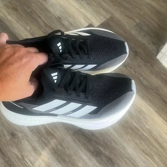 Addidas ultraboost 5.0 light boost men’s size 6 or women’s size 7.5 sneakers