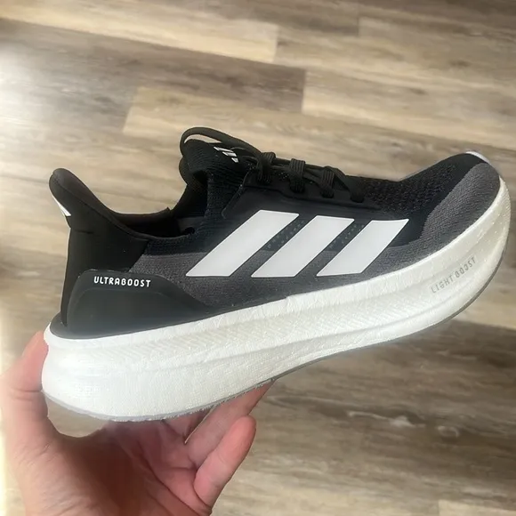 Addidas ultraboost 5.0 light boost men’s size 6 or women’s size 7.5 sneakers
