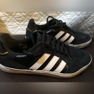 Adidas Black Sneakers / Unisex