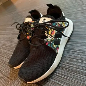 Adidas Boys Size 4 1/2