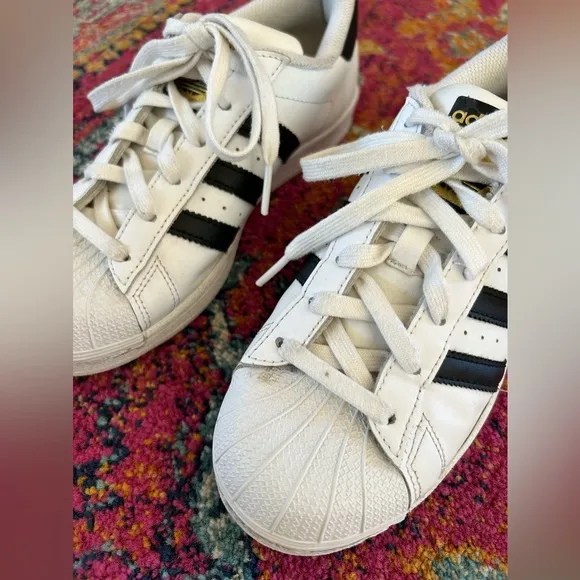Adidas | Kid’s unisex white Superstar lace up sneakers, 3 black stripes, sz 5.5