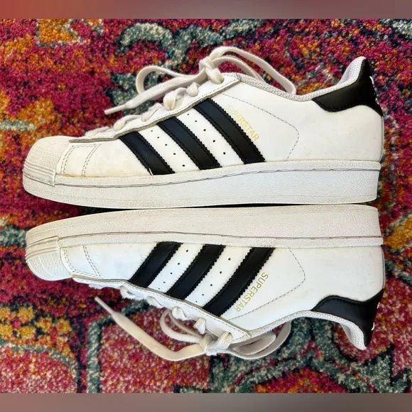 Adidas | Kid’s unisex white Superstar lace up sneakers, 3 black stripes, sz 5.5