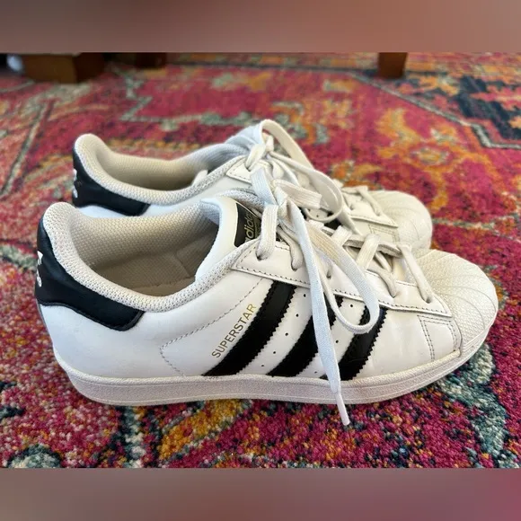Adidas | Kid’s unisex white Superstar lace up sneakers, 3 black stripes, sz 5.5