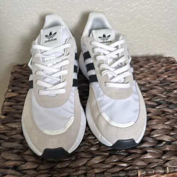Adidas Men’s 8.5 Retrophy F2 Sneakers Womens 10.5 Unisex