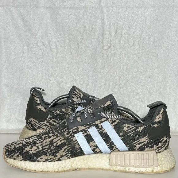 Adidas Mens NMD R1 Grey Four/Linen White Running Athletic Sneakers Shoes SZ 12