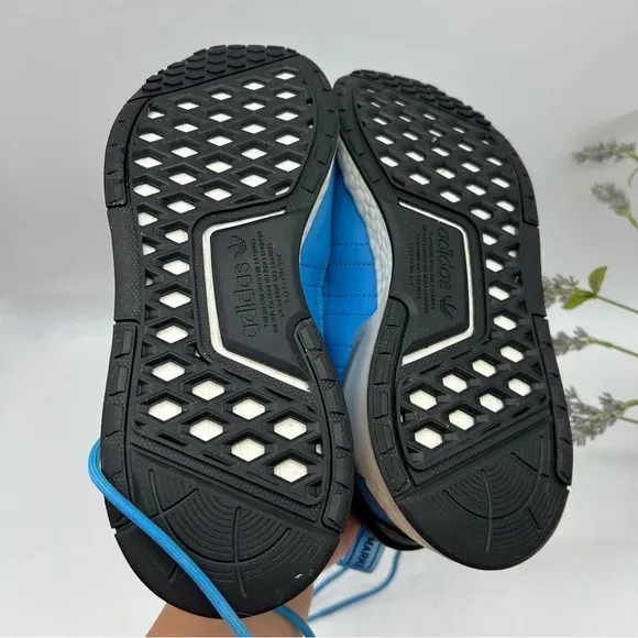 Adidas Originals Unisex Big Kids NMD_V3 Shoes in Cloud White/Pulse Blue size 6.5