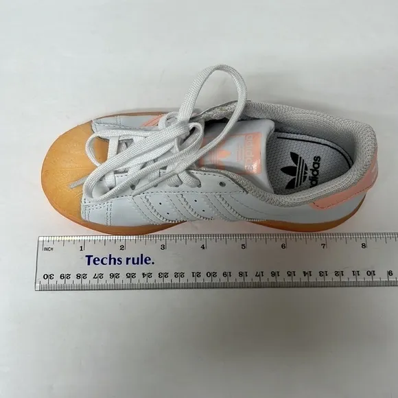 ADIDAS Originals Unisex-Child Superstar Sneakers.