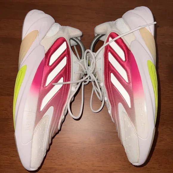 Adidas OZELIA Running Shoe Sneakers Women Sz 8 Purple Green Futuristic 90s Comfy