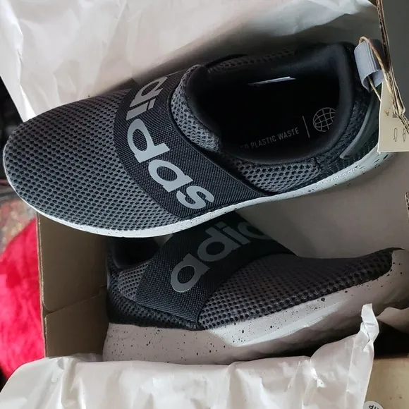 ADIDAS Slip on Sneakers 👟