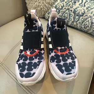 ✨Adidas Sneakers Unisex Size 4 (Women’s 6)