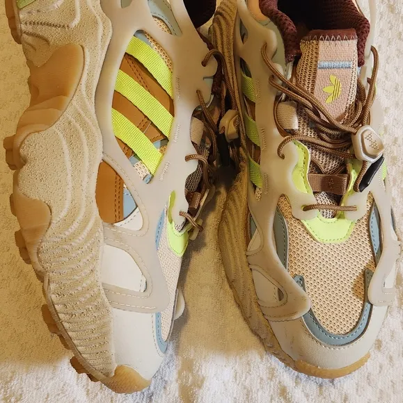 Adidas sneakers / unisex