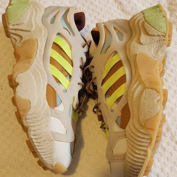 Adidas sneakers / unisex