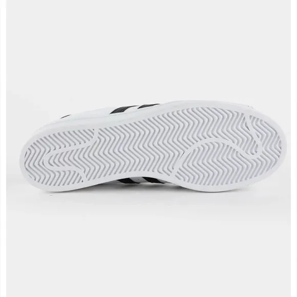 Adidas Superstar Sneakers Classic White with Black Stripes NWOB
