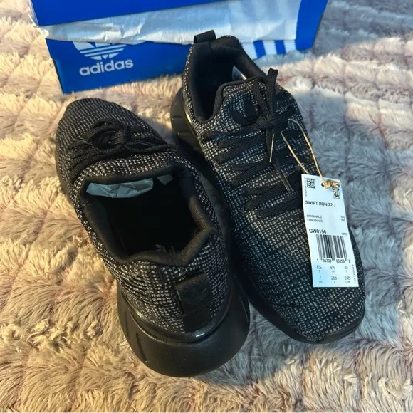 ADIDAS Swift Run Sneakers size 7