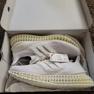 Adidas Ultra 4DFWD running shoes. NWT