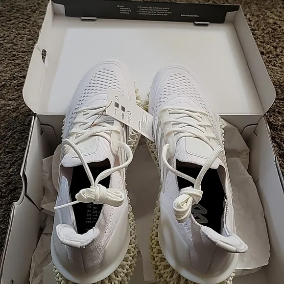 Adidas Ultra 4DFWD running shoes. NWT
